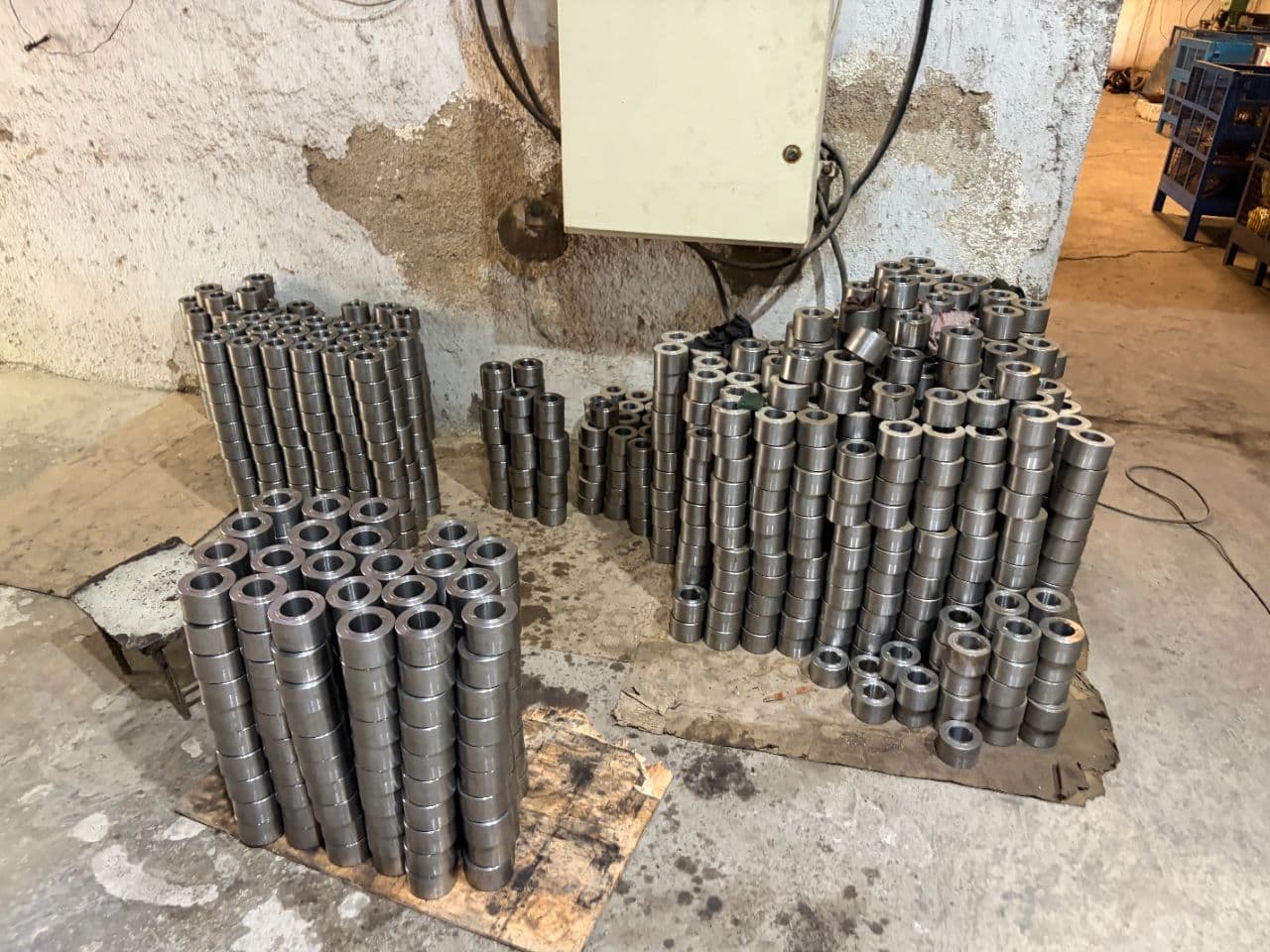 Large batch of precision-machined steel sleeves and bushings